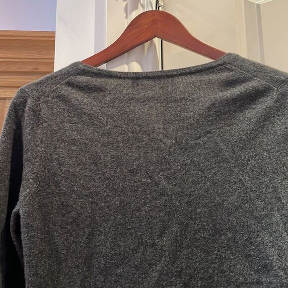 - Incashmere 100% cashmere v neck grey 3/4 sleeve  sweater medium fitted - Picture 7 of 8